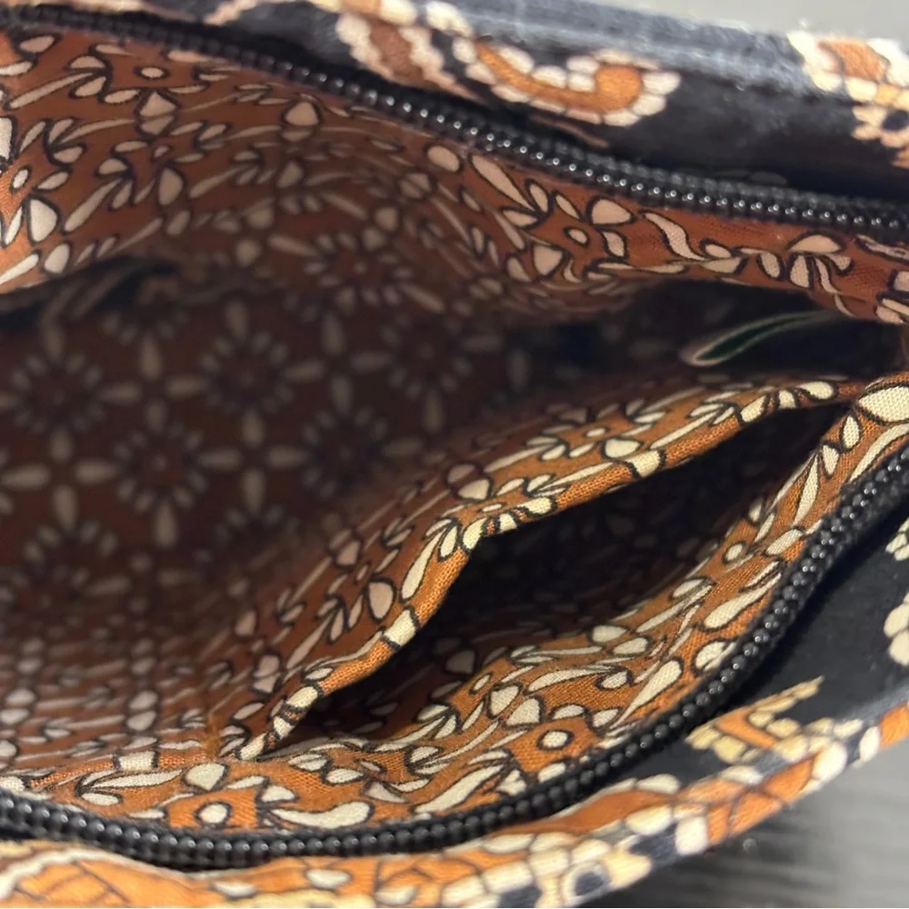 Compact Vera Bradley Quilted Pleated  Hannah Bag in Cafe Latte Shade Like New - Picture 6 of 7